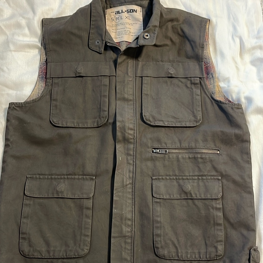 B1606 All-Son vest SZ medium